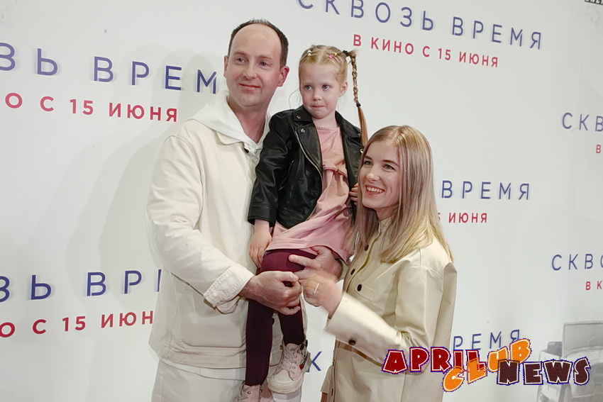 Никита Тарасов с семьёй