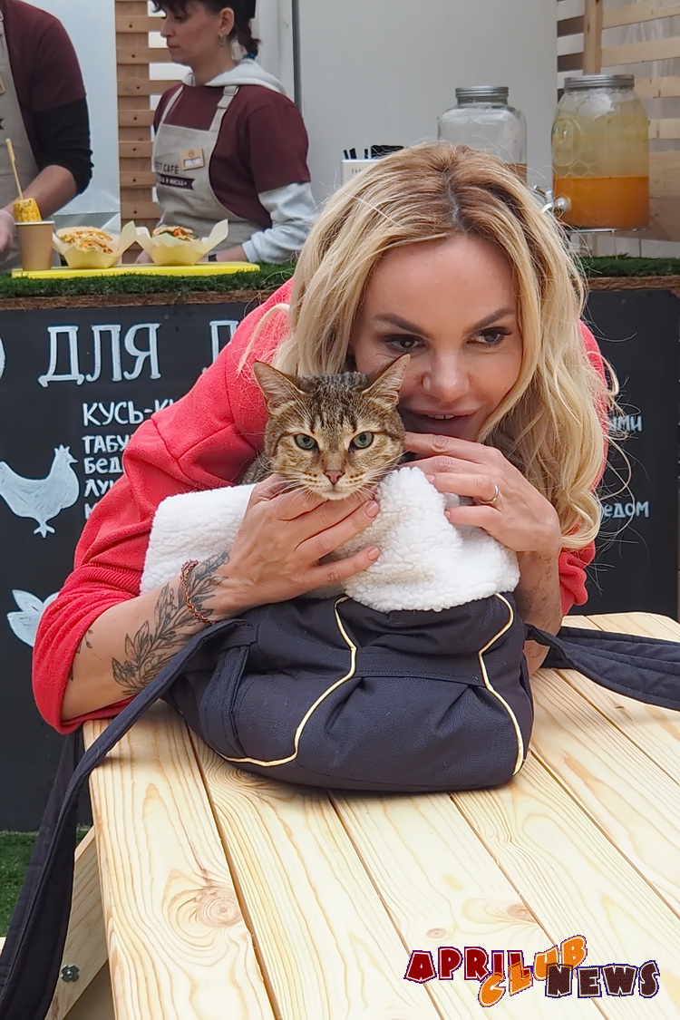 Маша Цигаль и её кошка Шанти