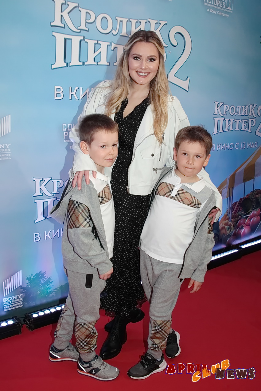 Мария Кожевникова с сыновьями